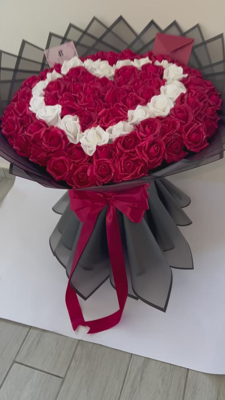 Букет от 101 рози от фоам с издължена база, брокат и сърце
